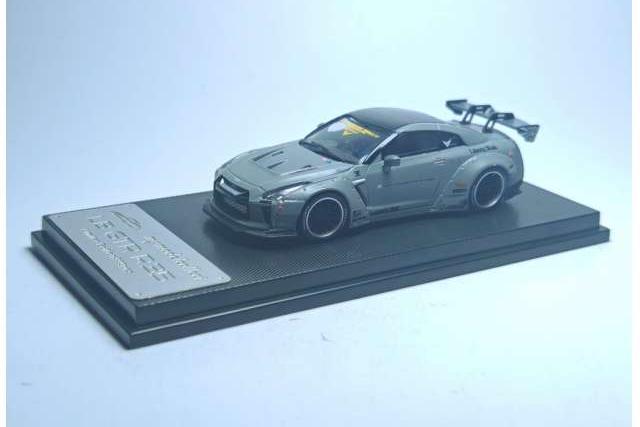 1:64 NISSAN GT-R 1.5V *LB*, grey - C640004N