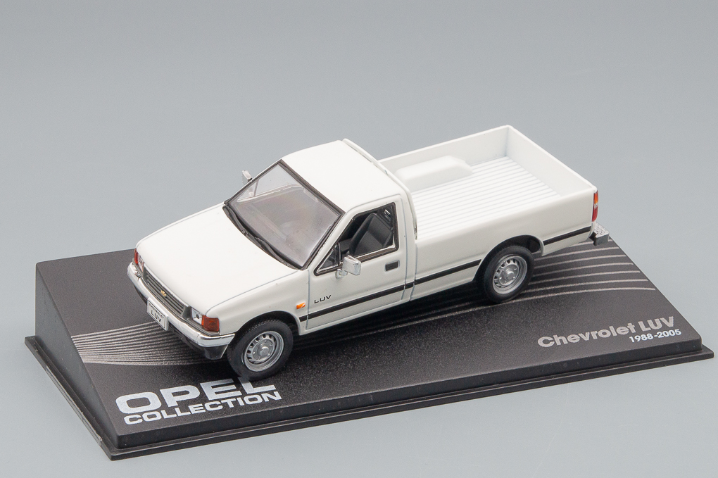 1:43 CHEVROLET LUV Pick-up (1988-2005), white - OP109B