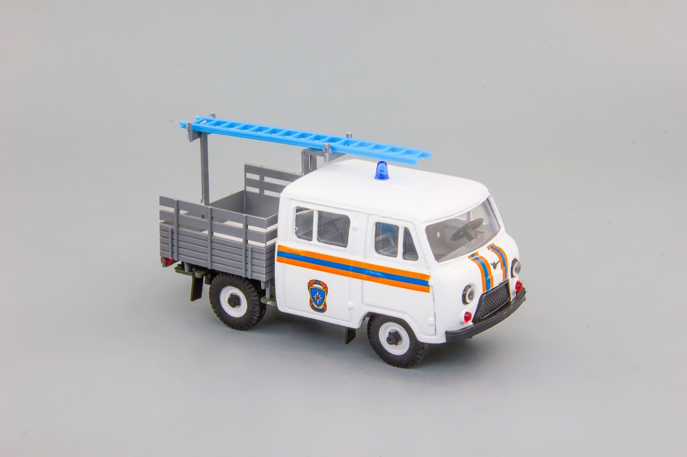1:43 УАЗ-39094 фермер 'МЧС' декали, борт с лестницей - 159573