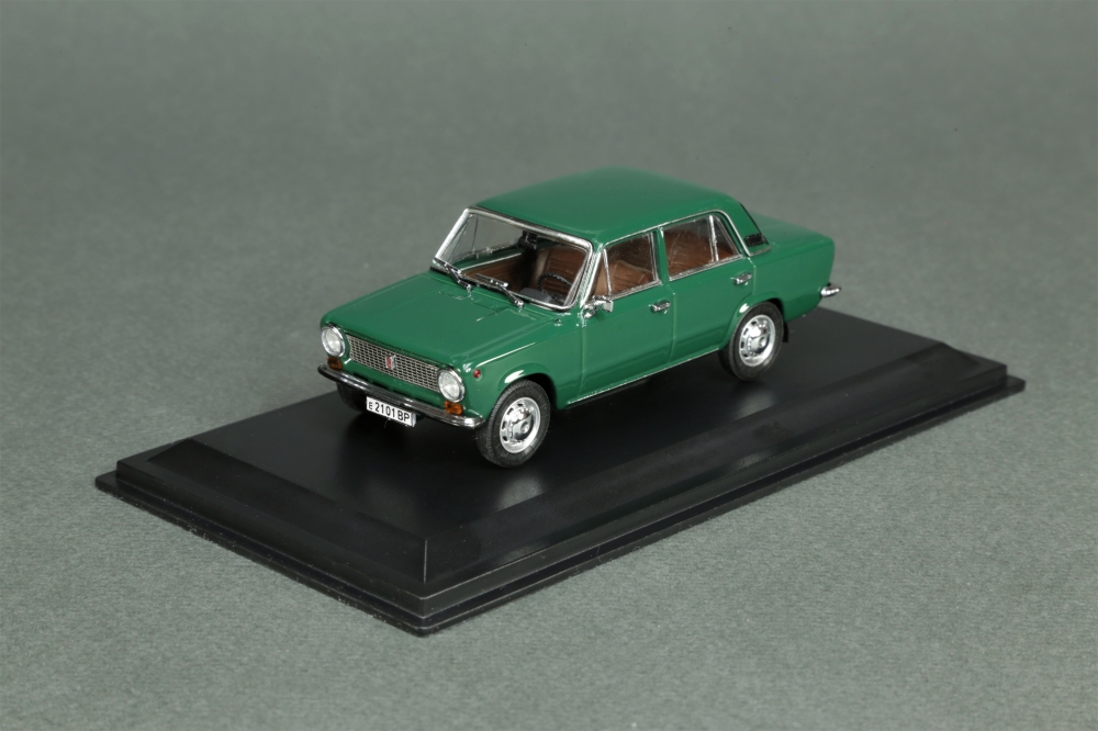 1:43 Волжский автомобиль 21011 'Жигули', зеленый - EVRM0243-01