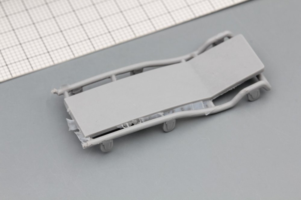 1:24 Лежак подкатной (не окрашенный, вариант 1) - SG003