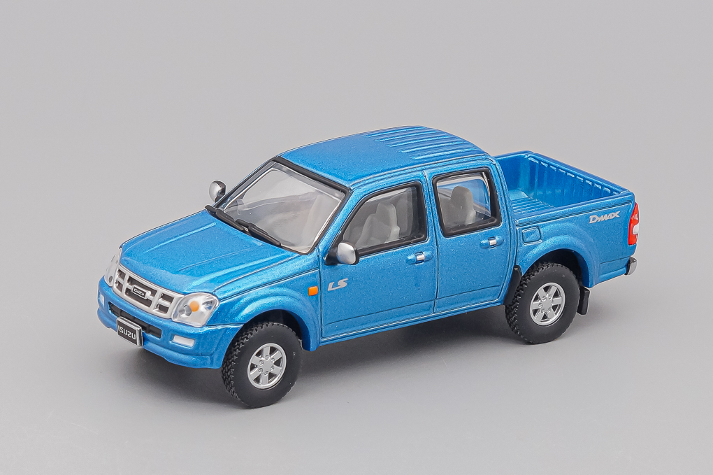 1:43 ISUZU D-Max Double Cab (2002), blue metallic - CM427-X1