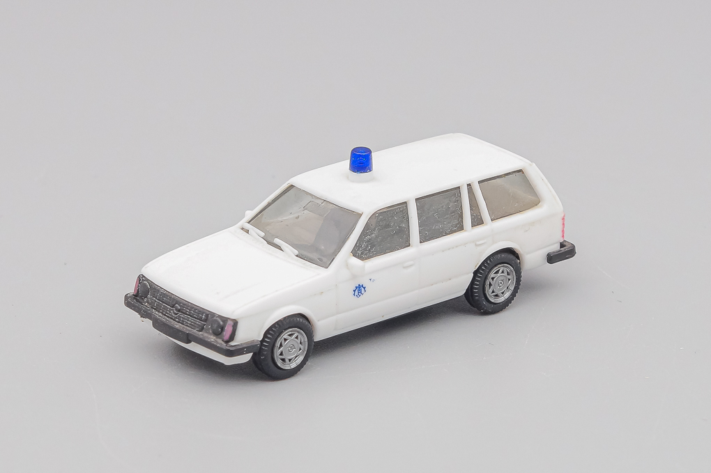 1:87 OPEL Kadett D Caravan 'THW', white - 7551-X1