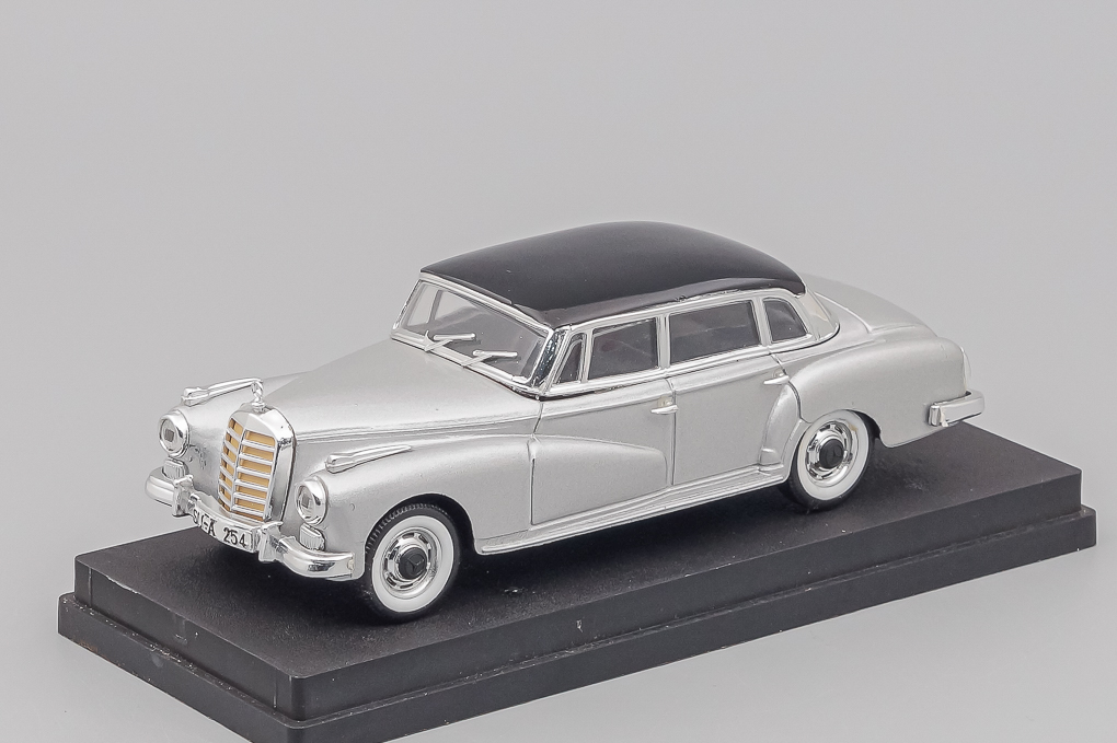 1:43 MERCEDES-BENZ Typ 300 W 189 Adenauer, grey / black - 4090/1-X1