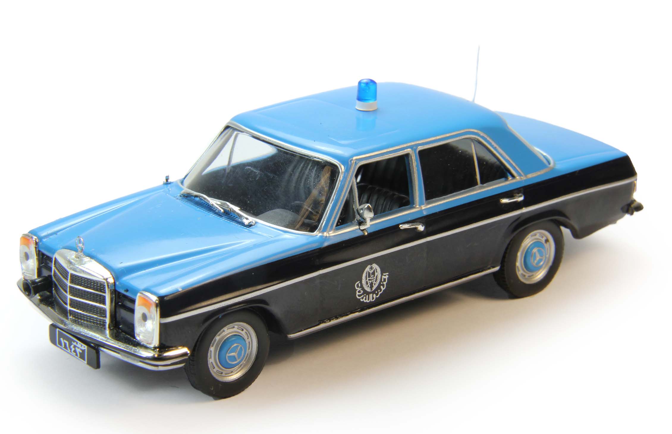 1:43 MERCEDES-BENZ W114 Полиция Катара, Полицейские Машины Мира 70, черный / синий - PCW070