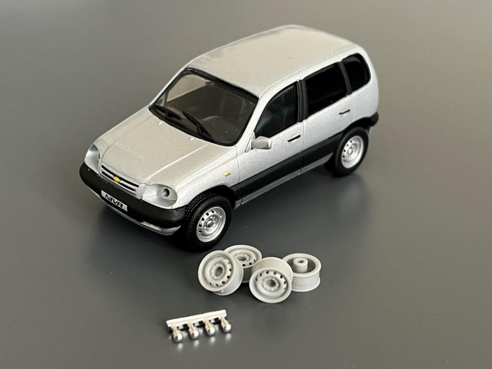 1:43 Диски Шеви-Нива штампованные R15 c хромированными колпачками - MAX-D071