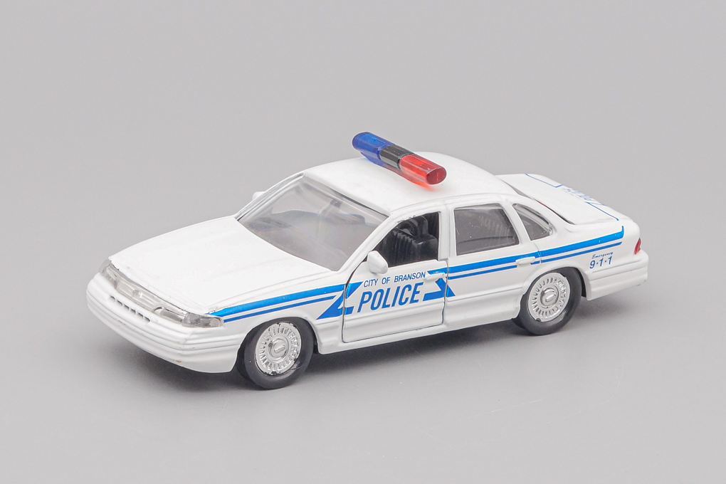 1:43 (Б/У) FORD Crown Victoria (1992) City of Branson Missouri Police 1996, white - RC060