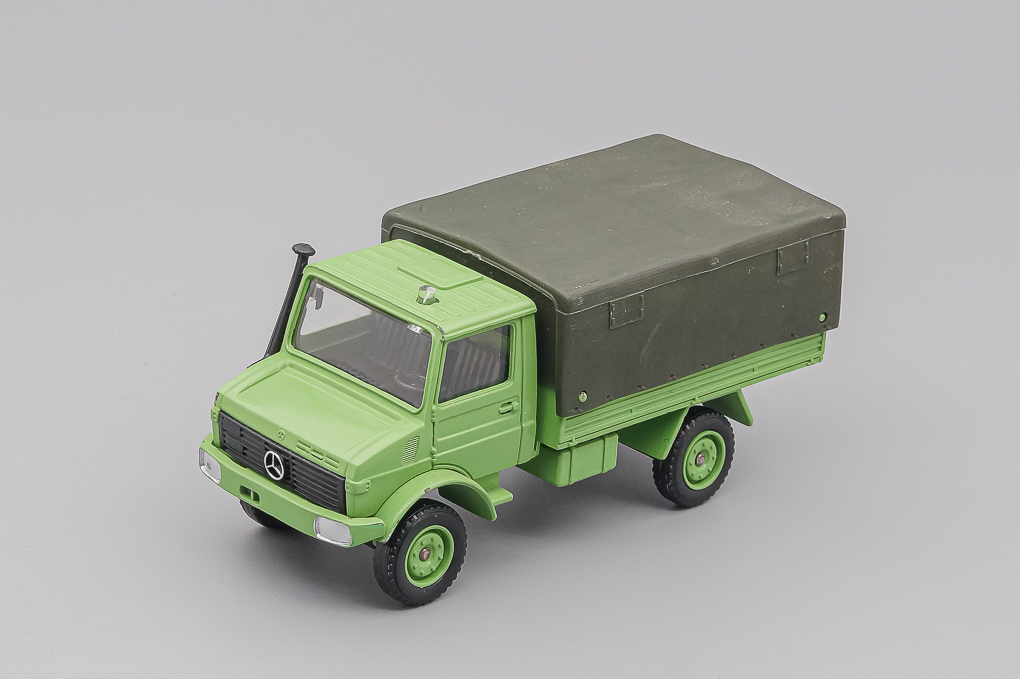 1:50 MERCEDES-BENZ Unimog, green - LOT00433