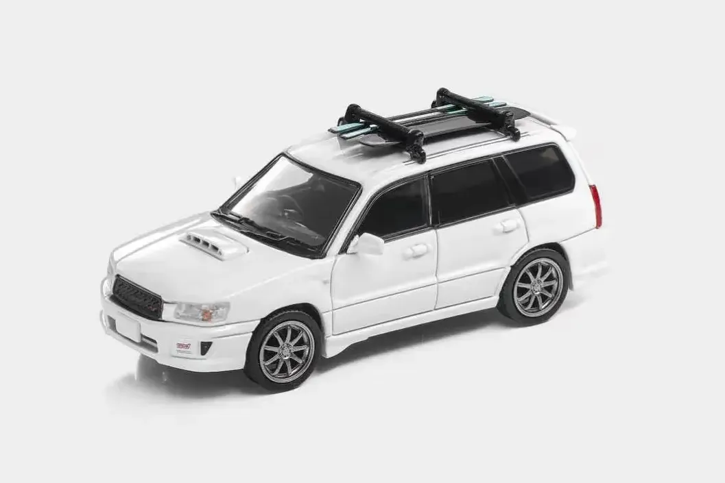 1:64 SUBARU Forester STI Version with snowboard, white - MM64-SG9-003