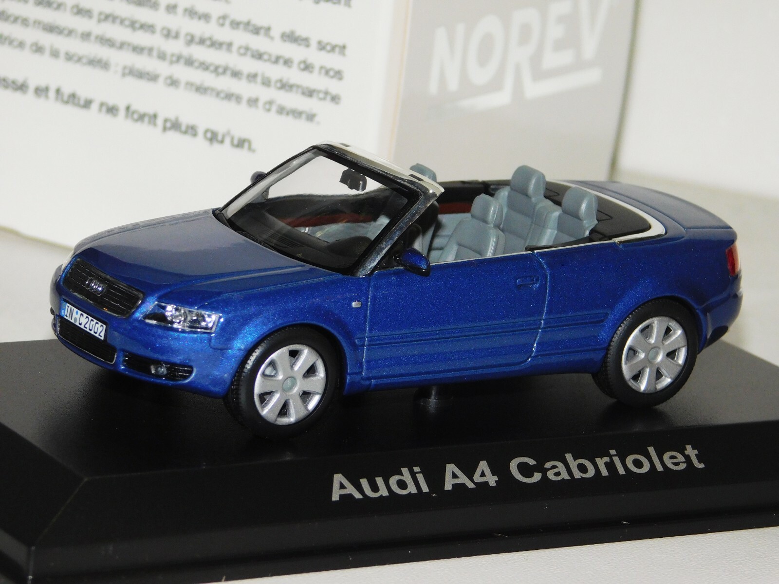 1:43 AUDI A4 Cabriolet, blue - 830001