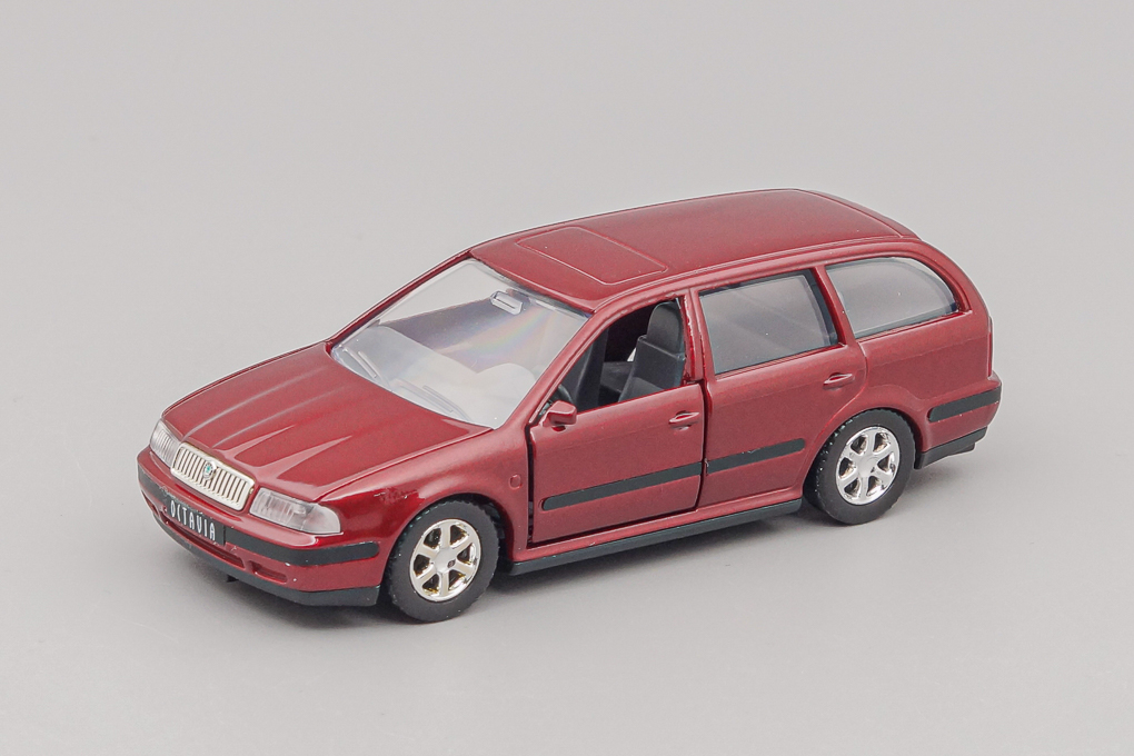 1:43 (Б/У) SKODA Octavia Combi, burgundy metallic - 05015C-X1