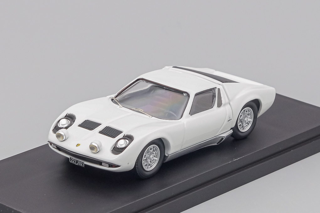1:43 (Уценка!) LAMBORGHINI Miura P400 (1967) - Personal Car Johnny Hallyday, white - 4713-Z1