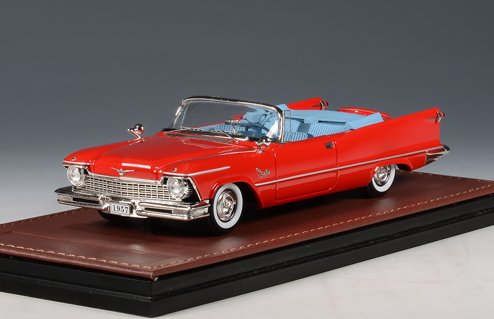 1:43 CHRYSLER Imperial Crown Convertible (открытый, одиночные фары) (1957), red - GLM132205