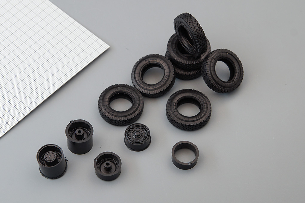 1:43 Резина, диски для СуперМинский 4х2 (ИД-304 шашка) - XR-083