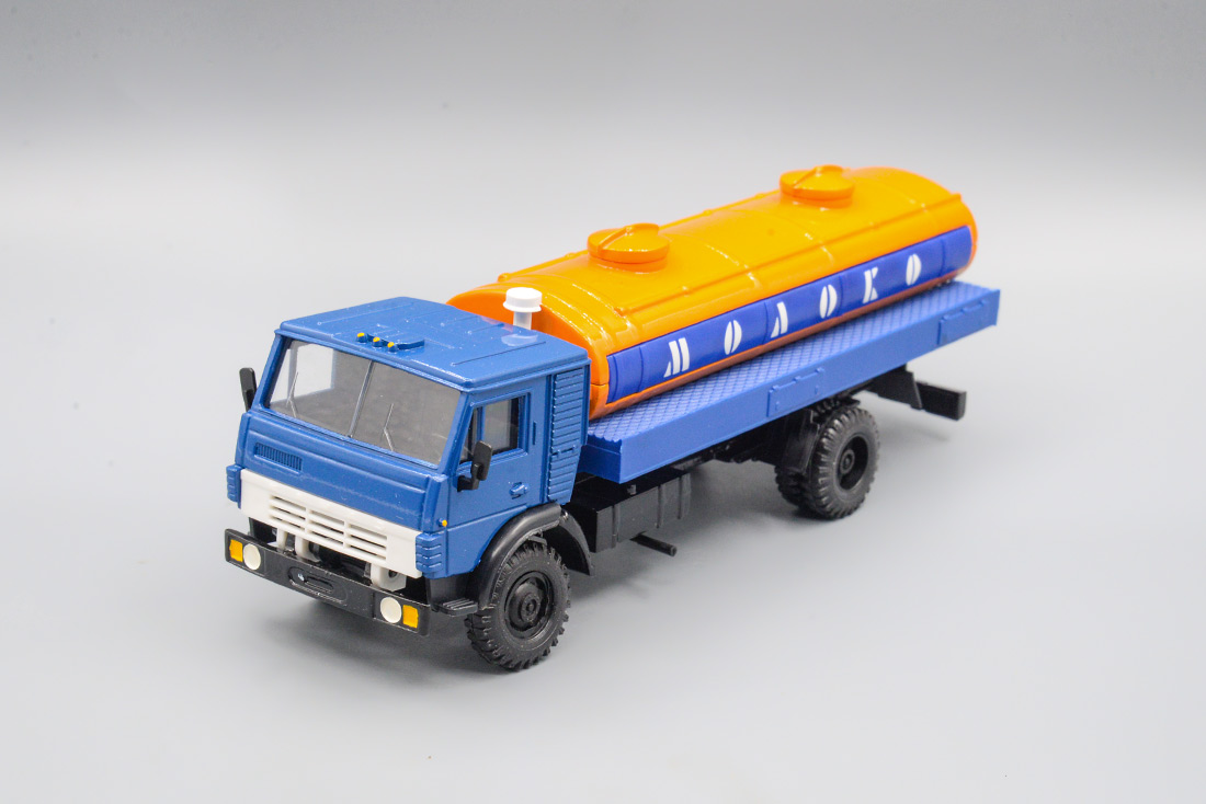 1:43 Камский грузовик 5325 МОЛОКО, синийй/жёлтый (синяя платформа) - ELK-1035