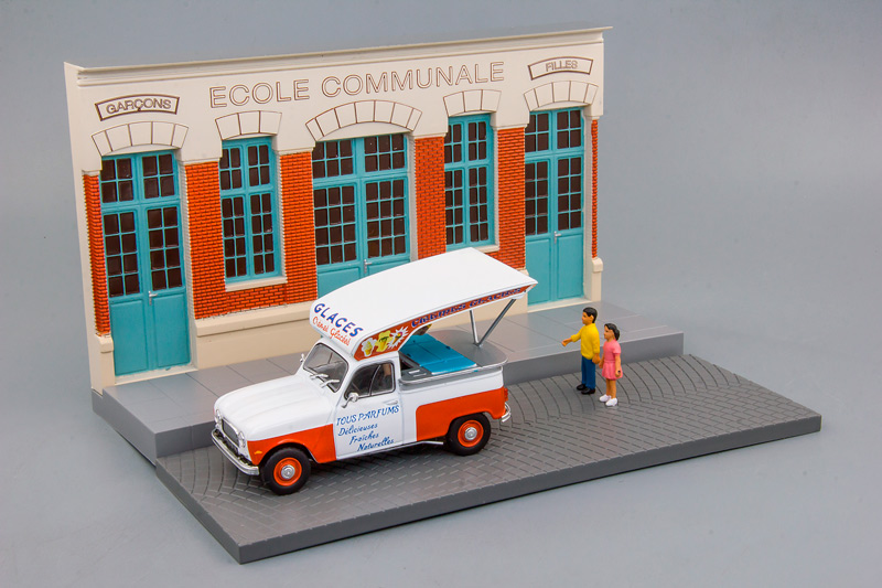 1:43 RENAULT 4L авто-диорама мороженое, с фигуркой белый с красным - M3379-18