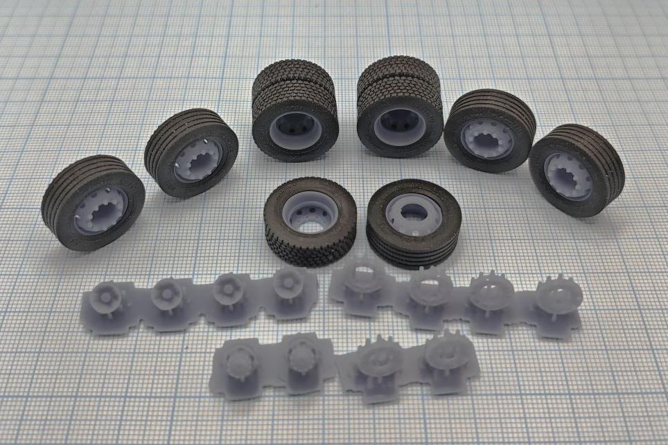 1:43 Комплект колес в сборе, в размере 315/60 22.5, для грузовика 6х2 - ST1727-044