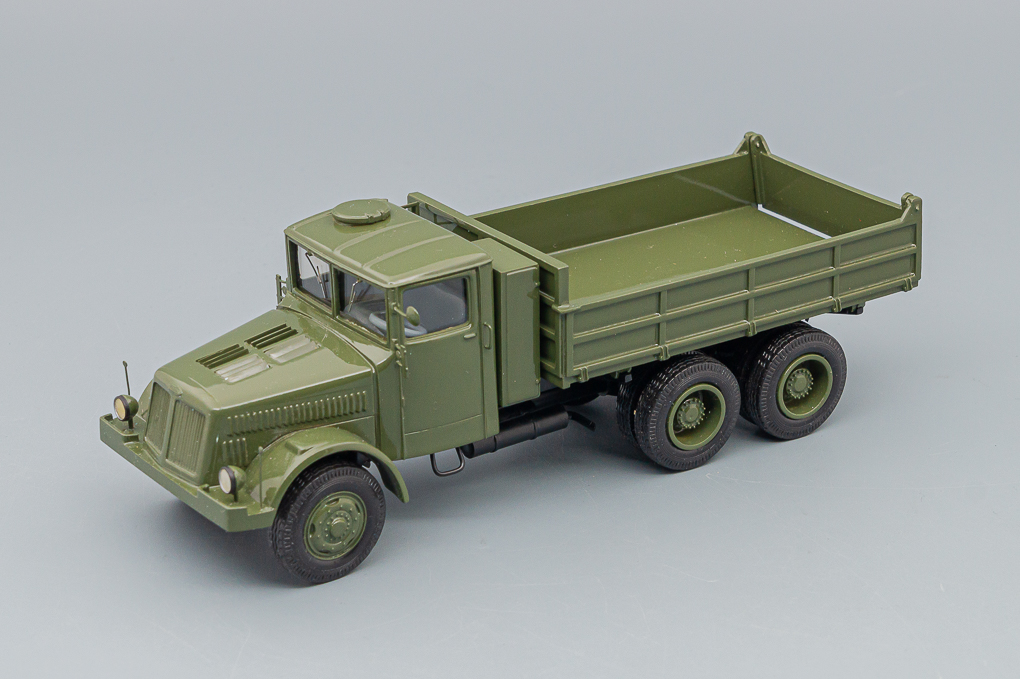 1:43 TATRA 111 S2, green - RO003