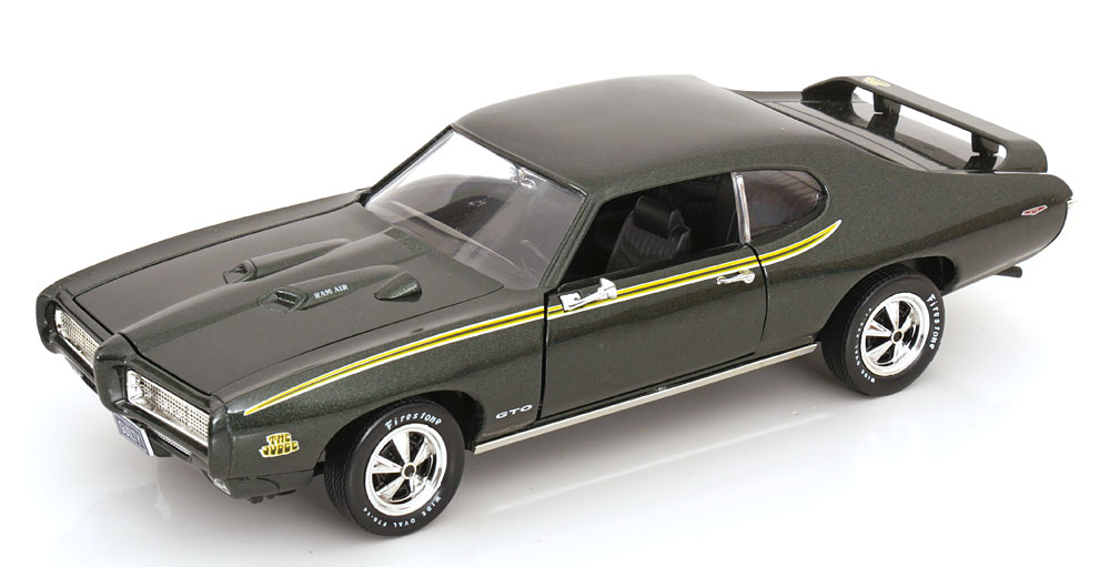 1:18 PONTIAC GTO Judge (1969), dark green-metallic - 7328