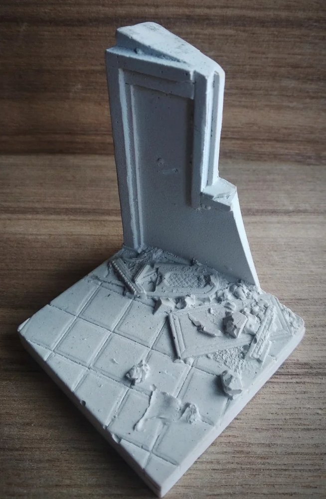 1:35 Фрагмент стены (интерьерный, не окрашен) - П07