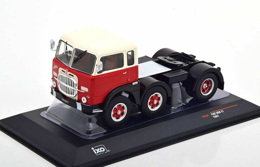 1:43 FIAT 690 T1 (1961), red / white - TR101