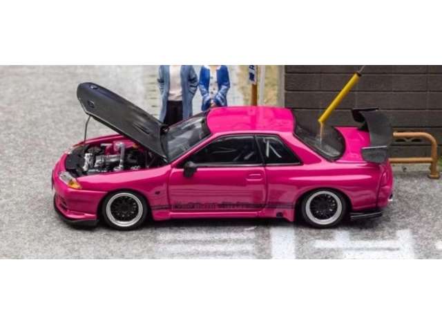 1:64 Nissan GTR-VR32 with opening hood, pink / carbon hood - FH010