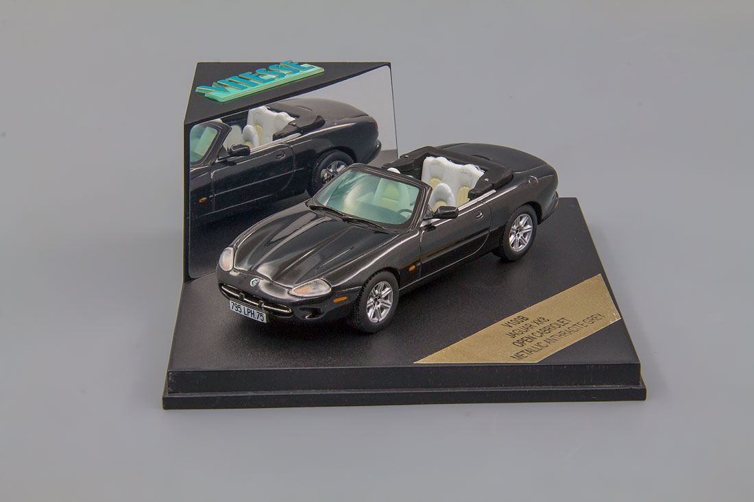 1:43 JAGUAR XK8 Open Cabriolet, Metallic Anthracite Grey - V100B