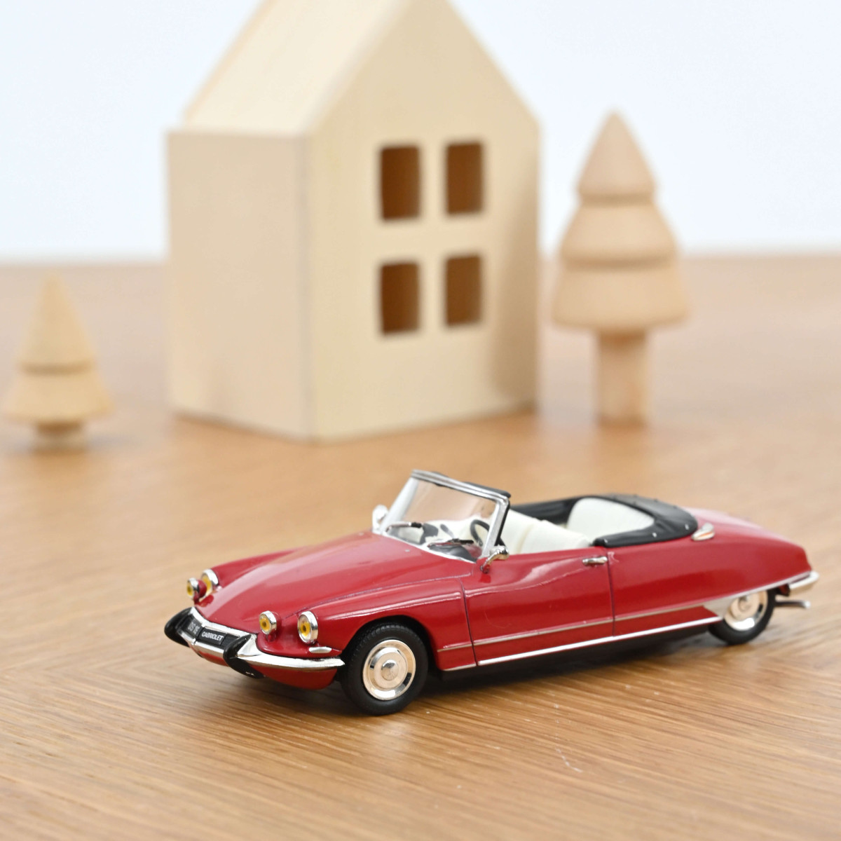 1:43 CITROEN DS19 Cabriolet (1960), Carnelian Red - DS019910