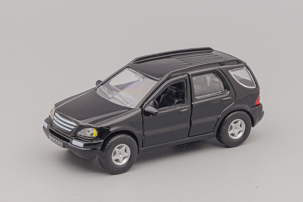 1:43 MERCEDES-BENZ M320, black - DC040