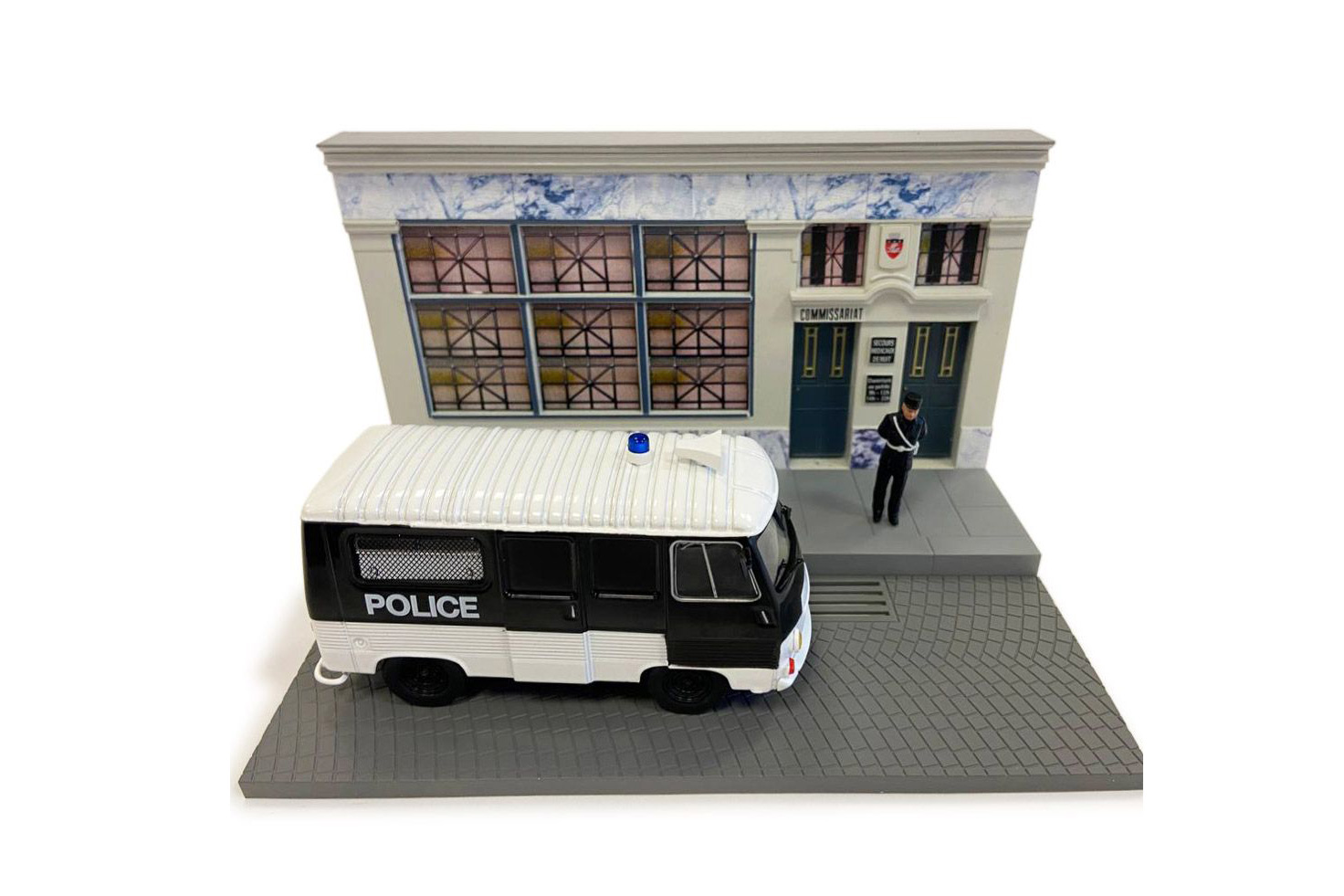 1:43 Peugeot J7, Автодиорама - 576644