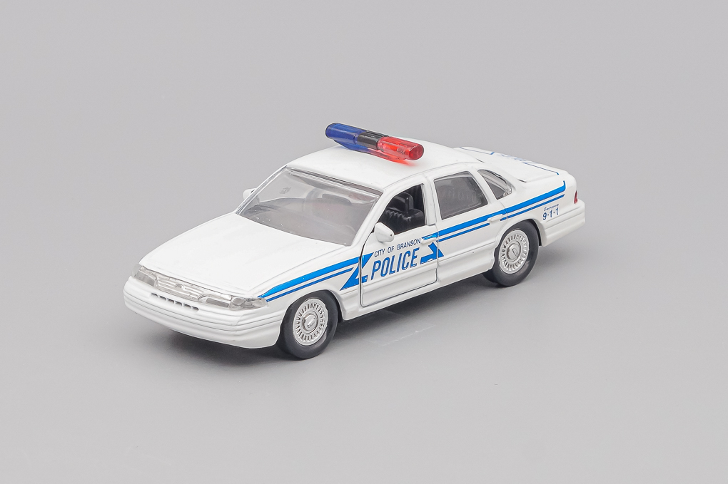 1:43 FORD Crown Victoria  Branson Police, white - LOT01411