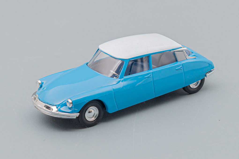 1:87 CITROEN DS19, lightblue / white - 48025