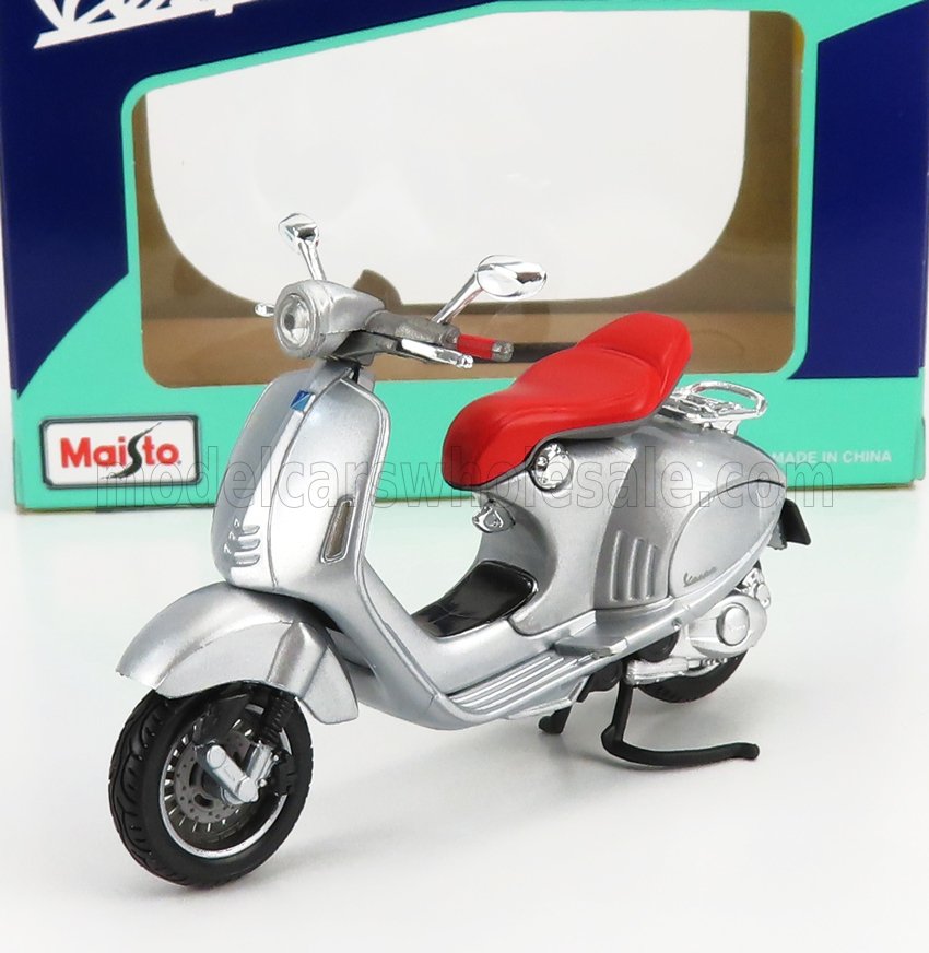 1:18 PIAGGIO Vespa 946 Bellissima (2014), Silver - 16885Z