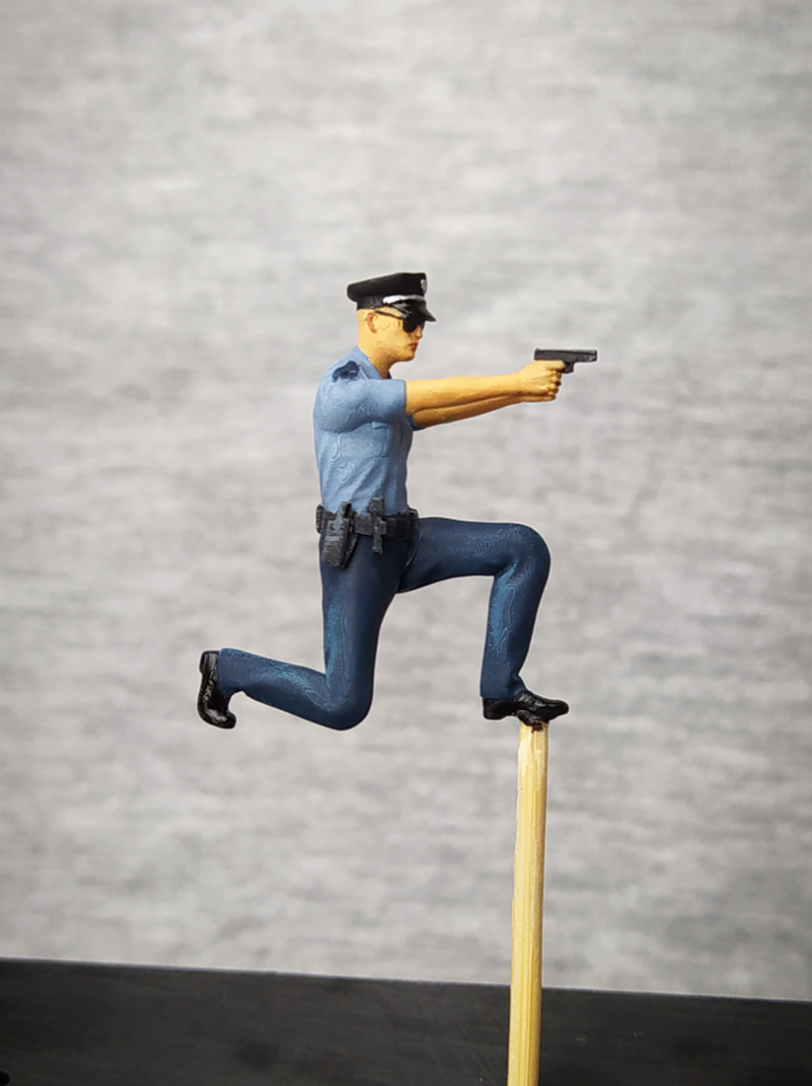 1:43 Фигура Полицейский 1, окрашенная - MMAN008