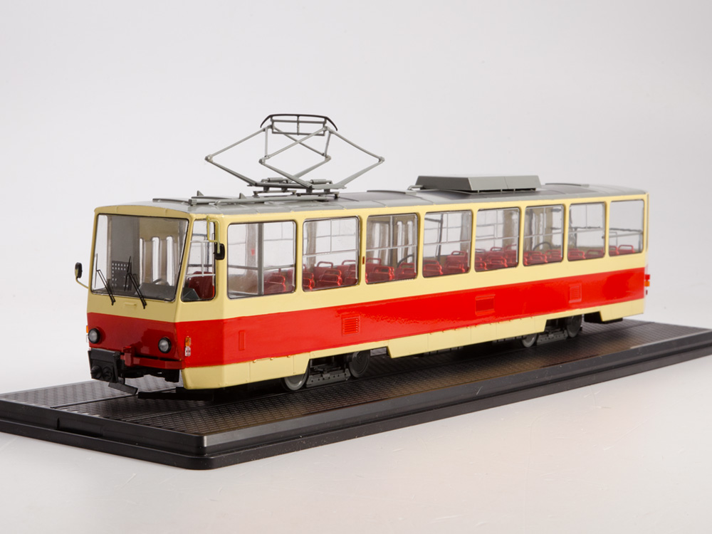 1:43 Трамвай Tatra-T6B5, красный / бежевый - SSM4056