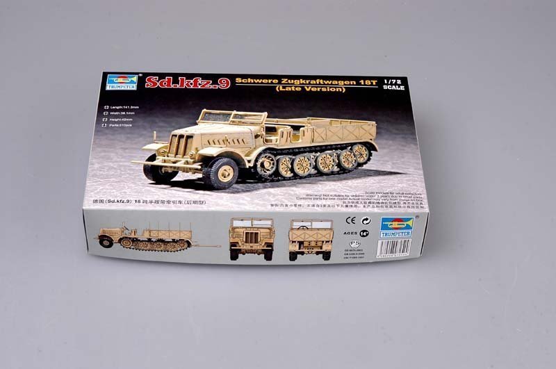 1:72 Сборная модель Немецкий полугусеничный тягач Sd.Kfz.9 Schwere Zugkraftwagen 18t Type F3 - 07252