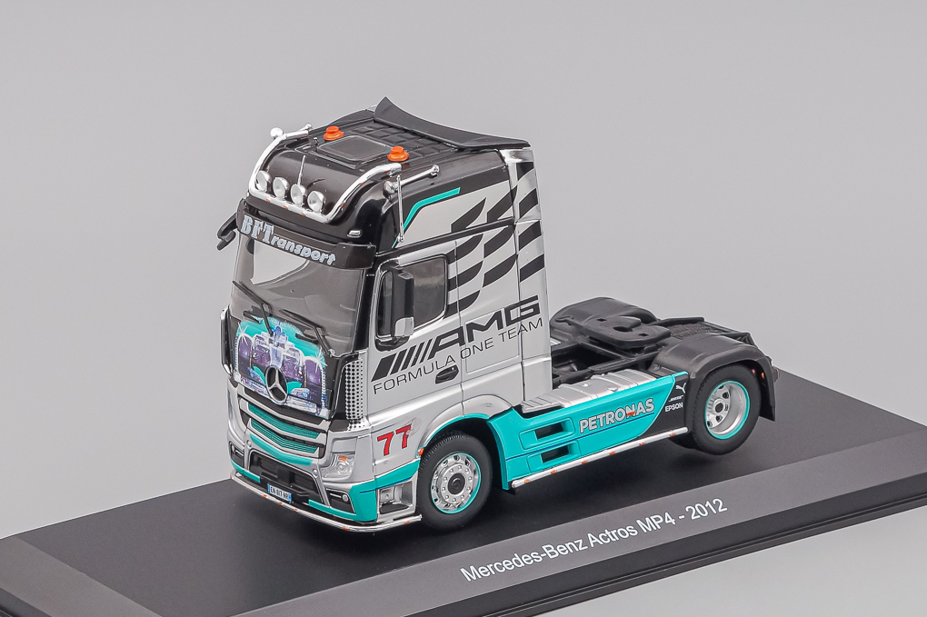 1:43 (Уценка!) MERCEDES BENZ Actros Mp4 1851 Truck №77 Team Mercedes-amg Petronas F1 Formula One 2-assi (2012), Silver Black Green - TTC003-Z11
