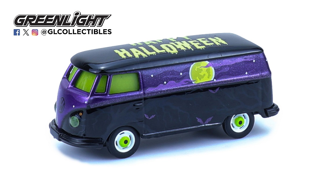 1:64 VOLKSWAGEN T1 Van 'Halloween 2025' Spooky Night (со светящейся в темноте окраской) - 30556