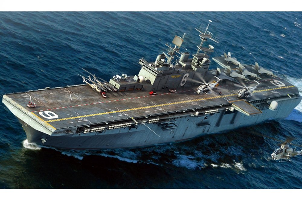 1:700 Сборная модель Корабль USS Bonhomme Richard LHD-6 - 83407