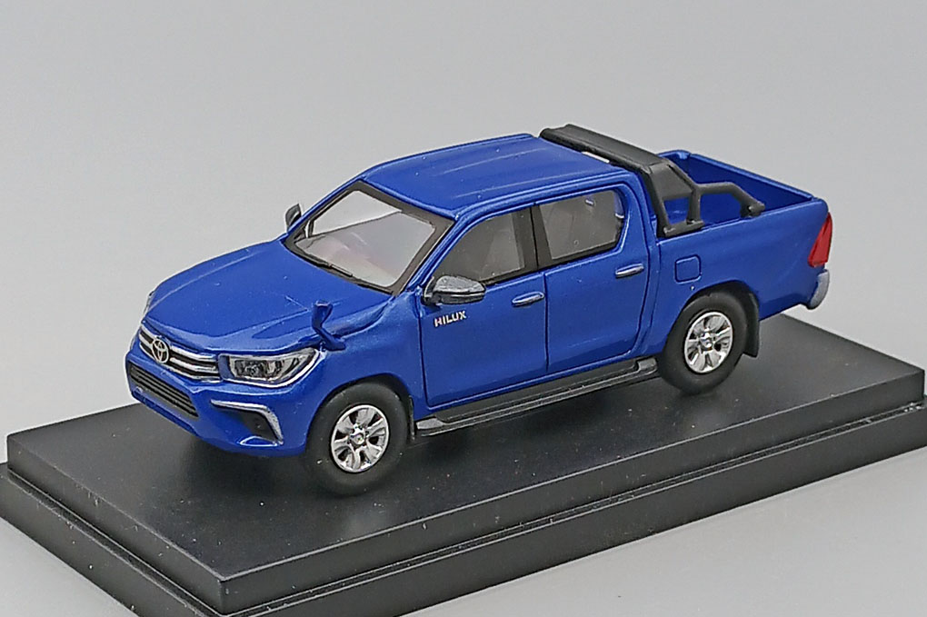 1:64 TOYOTA Hilux, nebula blue metallic - 64057