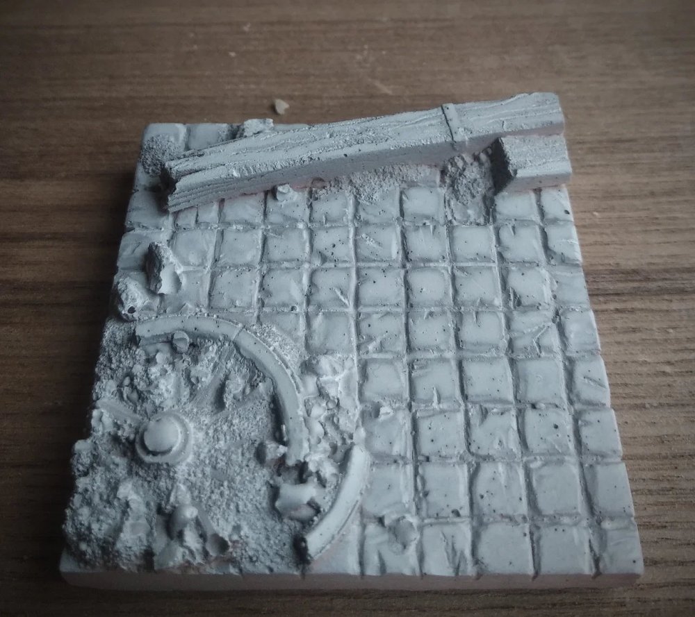 1:35 Фрагмент брусчатой мостовой с колесом телеги (не окрашен) - Б07