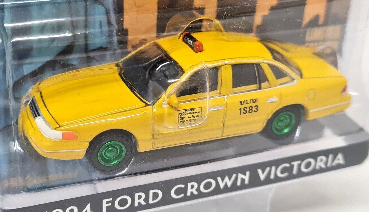 1:64 FORD Crown Victoria (1994) NYC Taxi Такси Нью-Йорка, специальное издание Гринлайт с зелеными колесами - 30206G
