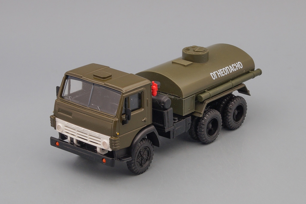 1:43 Камский 5511 Топливозаправщик, хаки - ELK-734