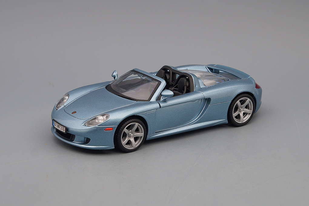 1:24 PORSCHE Carrera GT, light blue metallic - 73305
