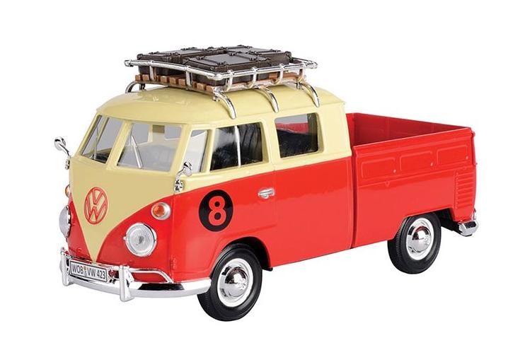1:24 VOLKSWAGEN T1 DoKa with roof rack, beige/red - 79582