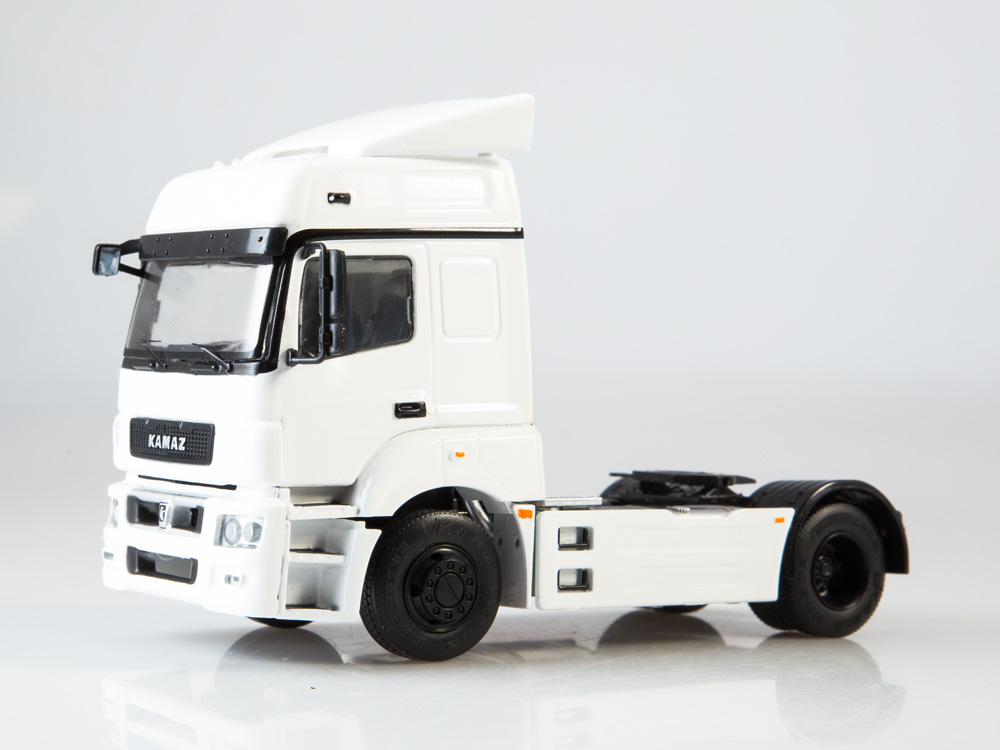 1:43 Камский 5490 седельный тягач, белый - SSM1294