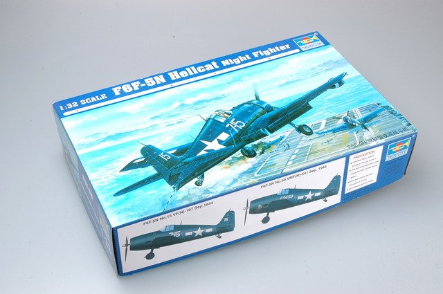 1:32 Сборная модель Американский палубный истребитель Grumman F6F-5N Hellcat - 02259