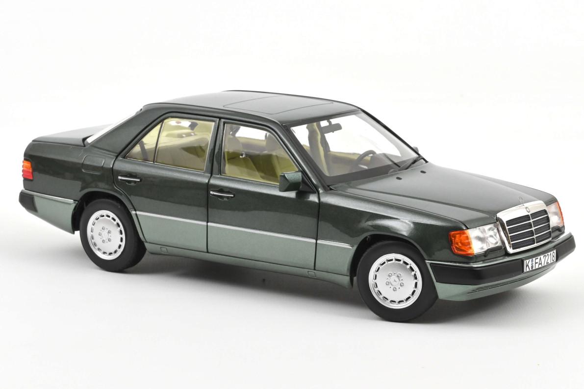 1:18 MERCEDES-BENZ 230E (W124) (1990), Night Green Metallic - 183952