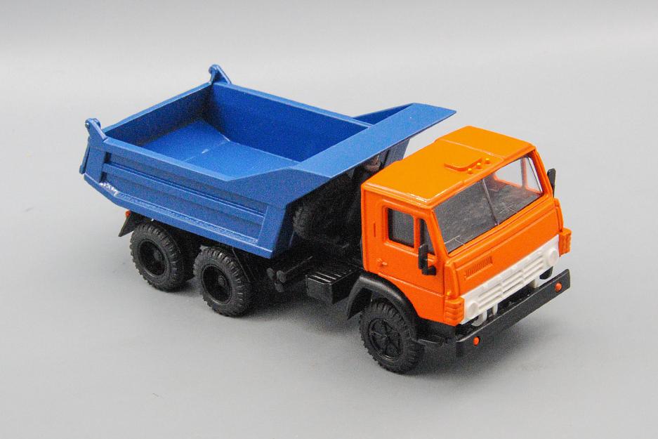 1:43 КАМАЗ 55111 самосвал, оранжевый/синий - ELK-1139