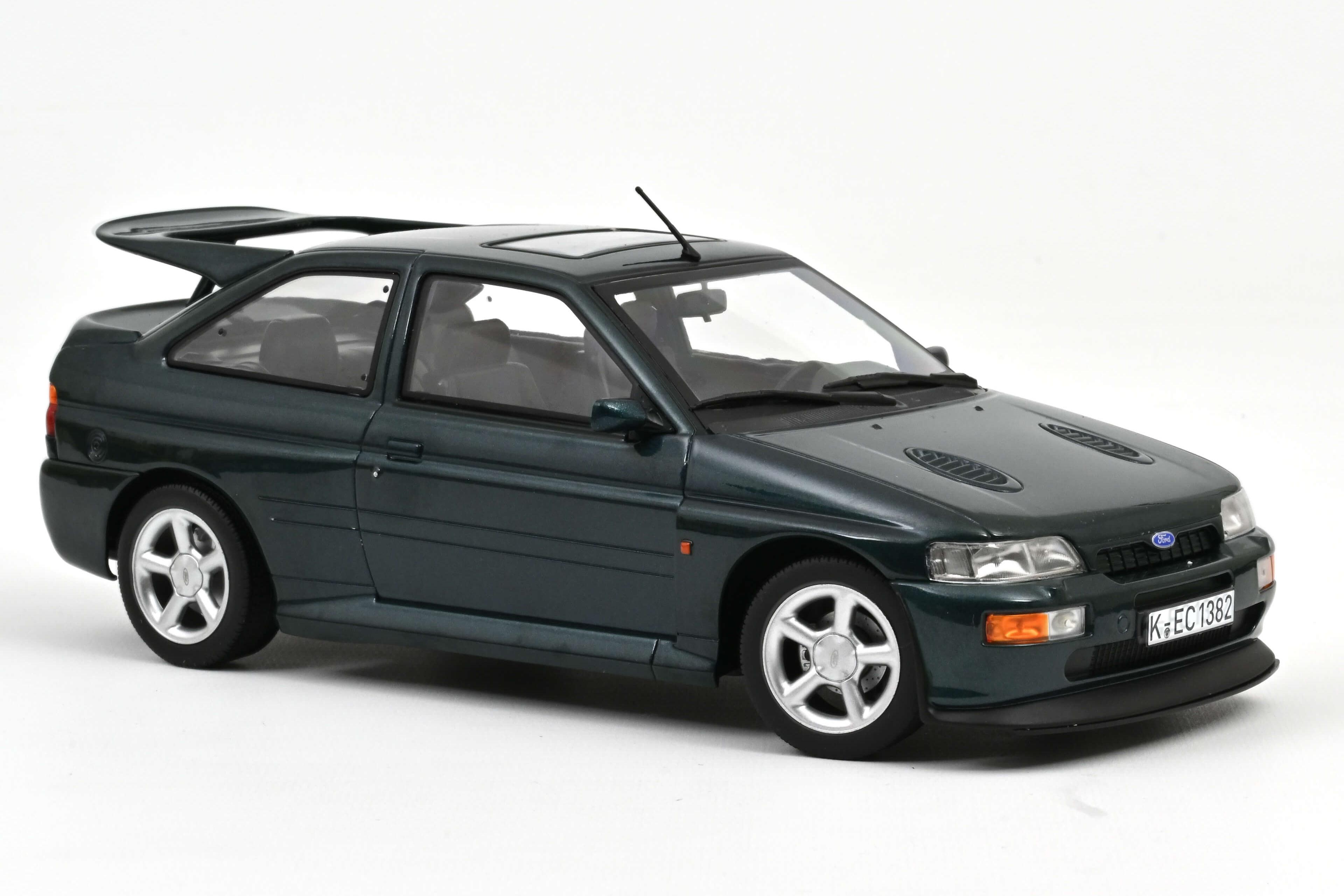 1:18 FORD Escort RS Cosworth (1992), Mallard Green Metallic - 182790